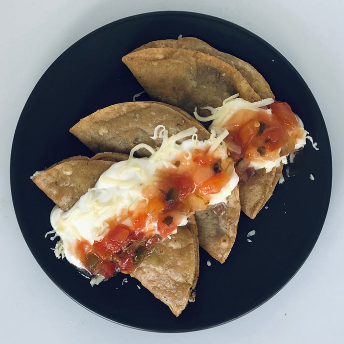 Receta de quesadillas fritas de queso y frijol