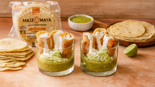 Flautas ahogadas en vaso: un antojo callejero con alma casera