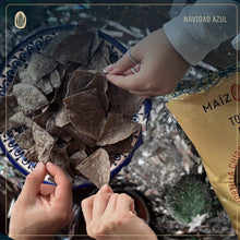 Cargar imagen en el visor de la galería, Totopos de Maíz Azul (400 gr.)